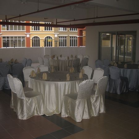 รูฟ การ์เด้น โฮเต็ล Hotel ชาห์อาลัม ภายนอก รูปภาพ