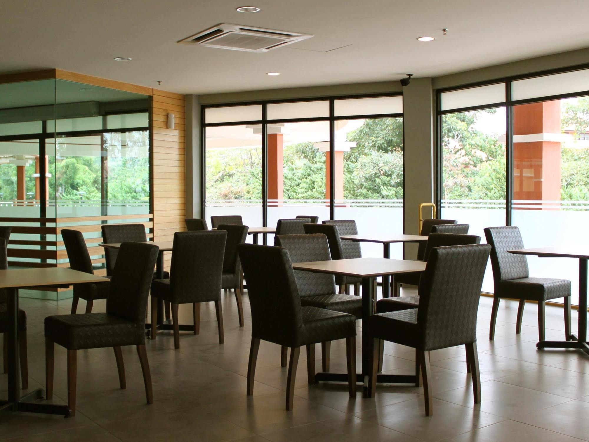 รูฟ การ์เด้น โฮเต็ล Hotel ชาห์อาลัม ภายนอก รูปภาพ